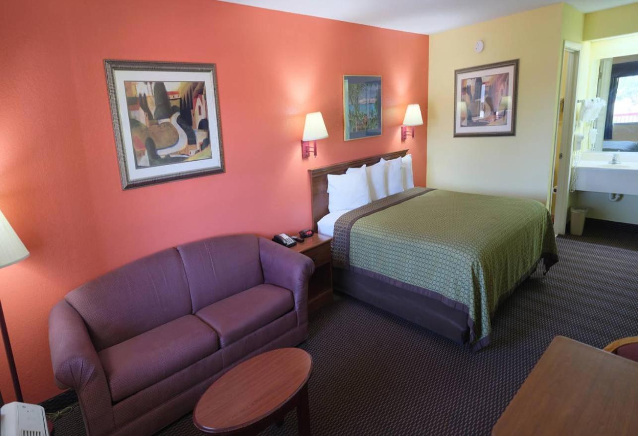 Budget Inn & Suites Hawkinsville ภายนอก รูปภาพ